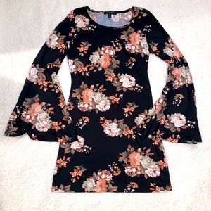 Romeo + Juliet Black Floral Feminine Dress Wedding Formal Bell Sleeves Small